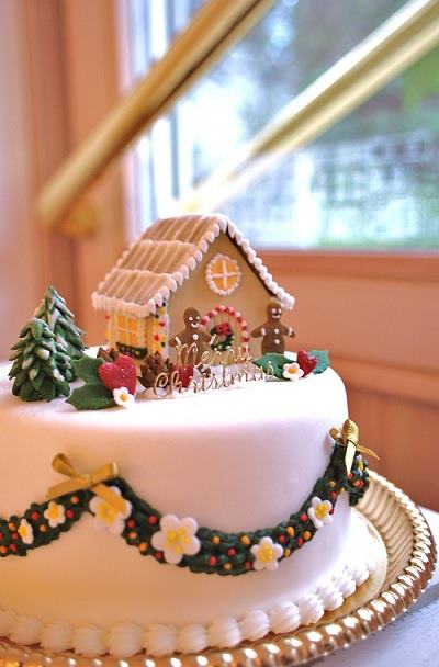 Gingerbread house for Christmas cake