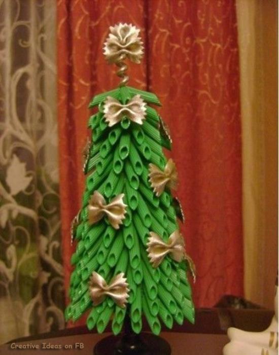 Christmas tree arrangement from pasta