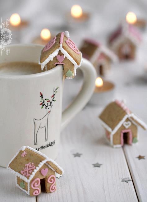 Gingerbread small houses for Christmas eggnog cups