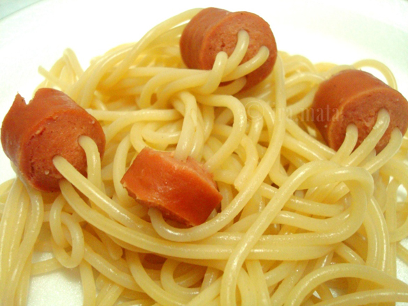 Spaghetti with jellyfish style sausages - sausage-pasta2