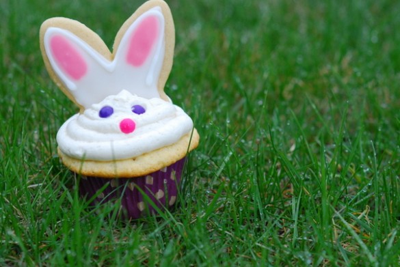 Easter Bunny Cupcakes (Vanilla Cupcakes with Vanilla Buttercream Icing)3