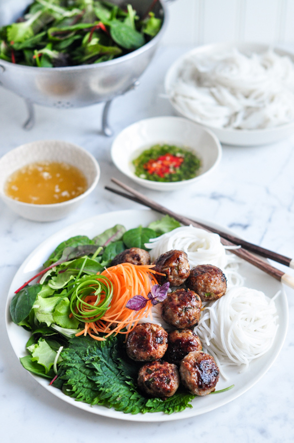 Bun Cha – Vietnamese Pork Meatballs with Vermicelli Noodle Salad