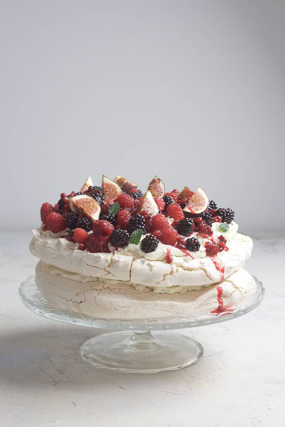 Pavlova meringue with fresh berries and stracciatella ​cream